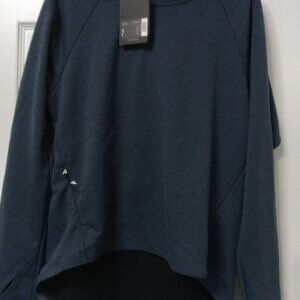Women's On running NWT Navy Hoodie Size S